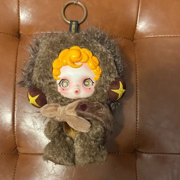 Sneaky Chestnut Popmart - Picture 1 of 3